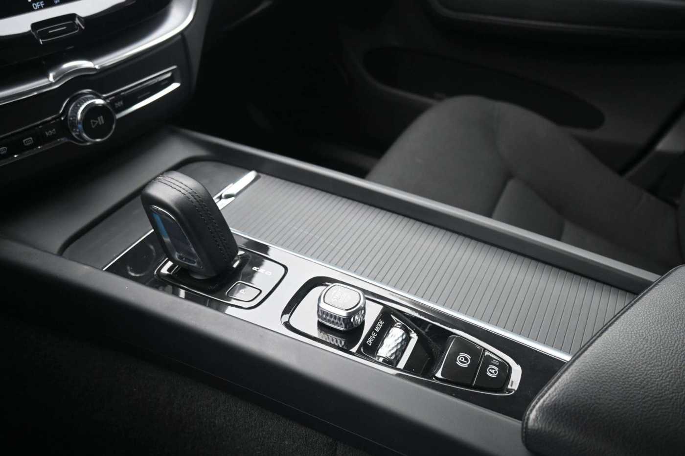 Volvo  B4D AWD Momentum Pro*LED*360*H&K*STHZ*QI