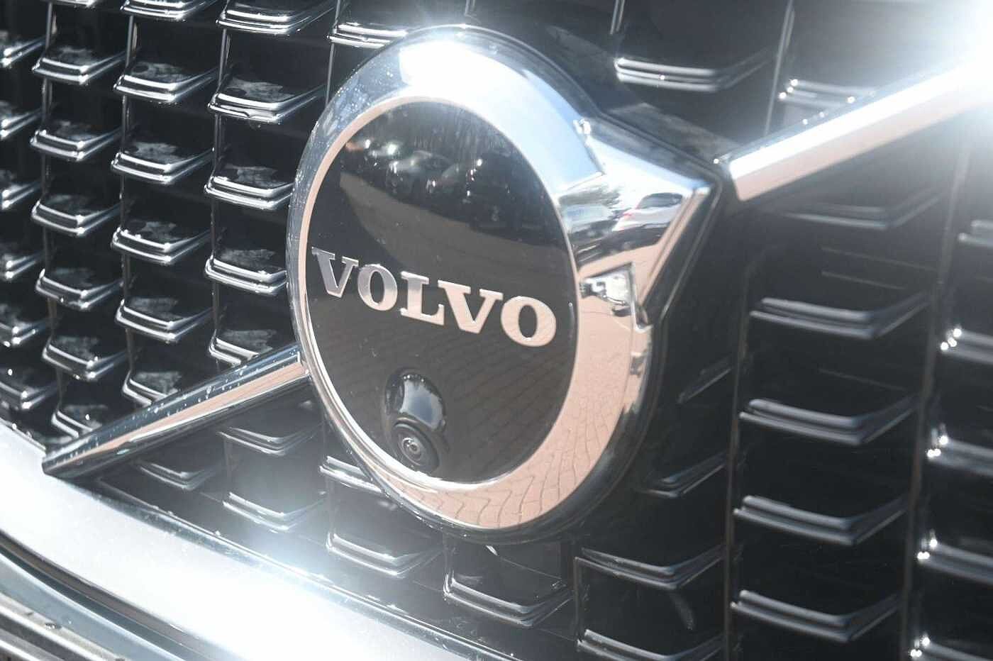 Volvo  B5D *Ultimate Dark*360*STHZ*PANO*LUFT*VOLL