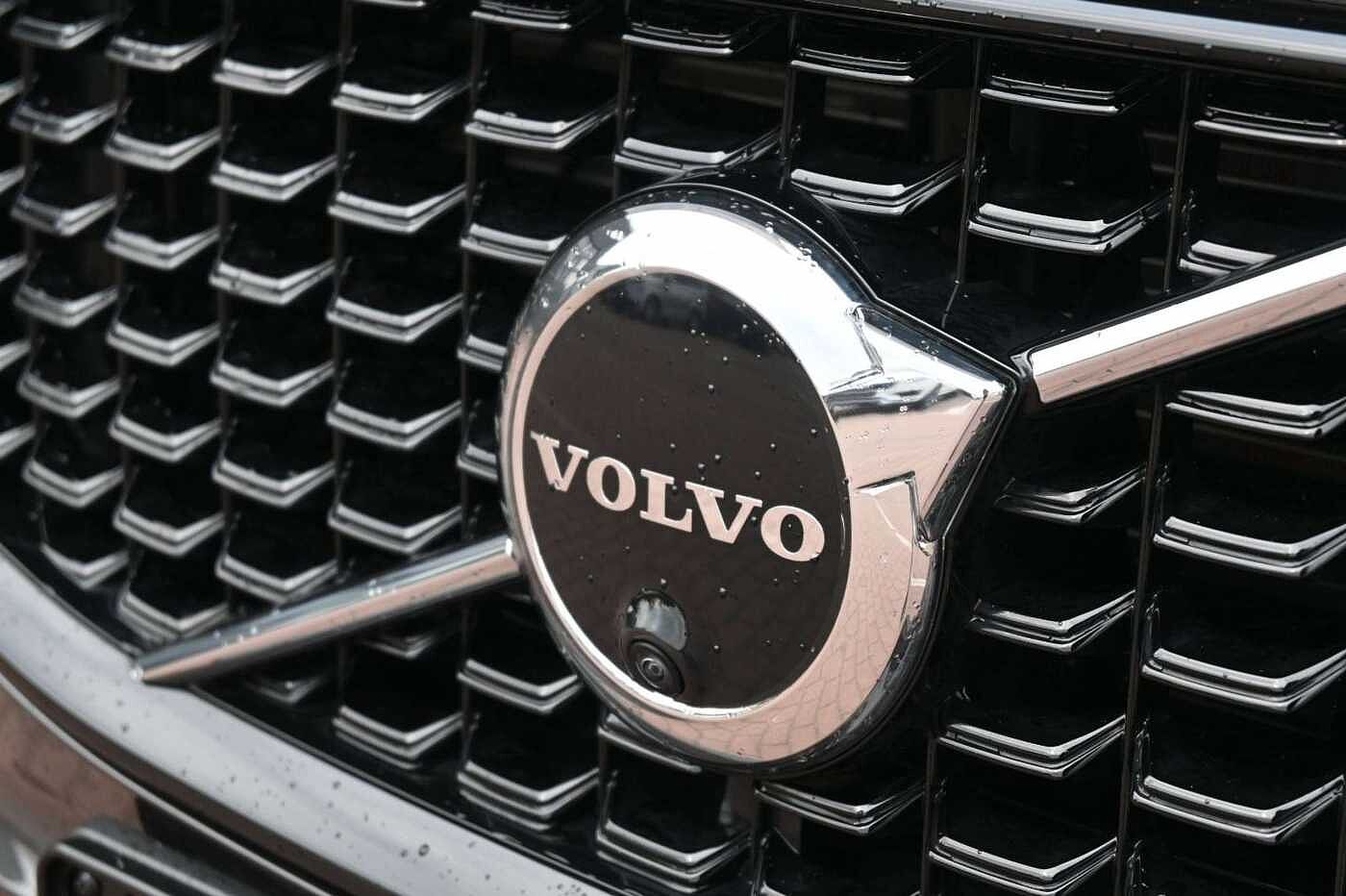 Volvo  B5D AWD Ultimate Dark*LED*PANO*STHZ*B&W*360