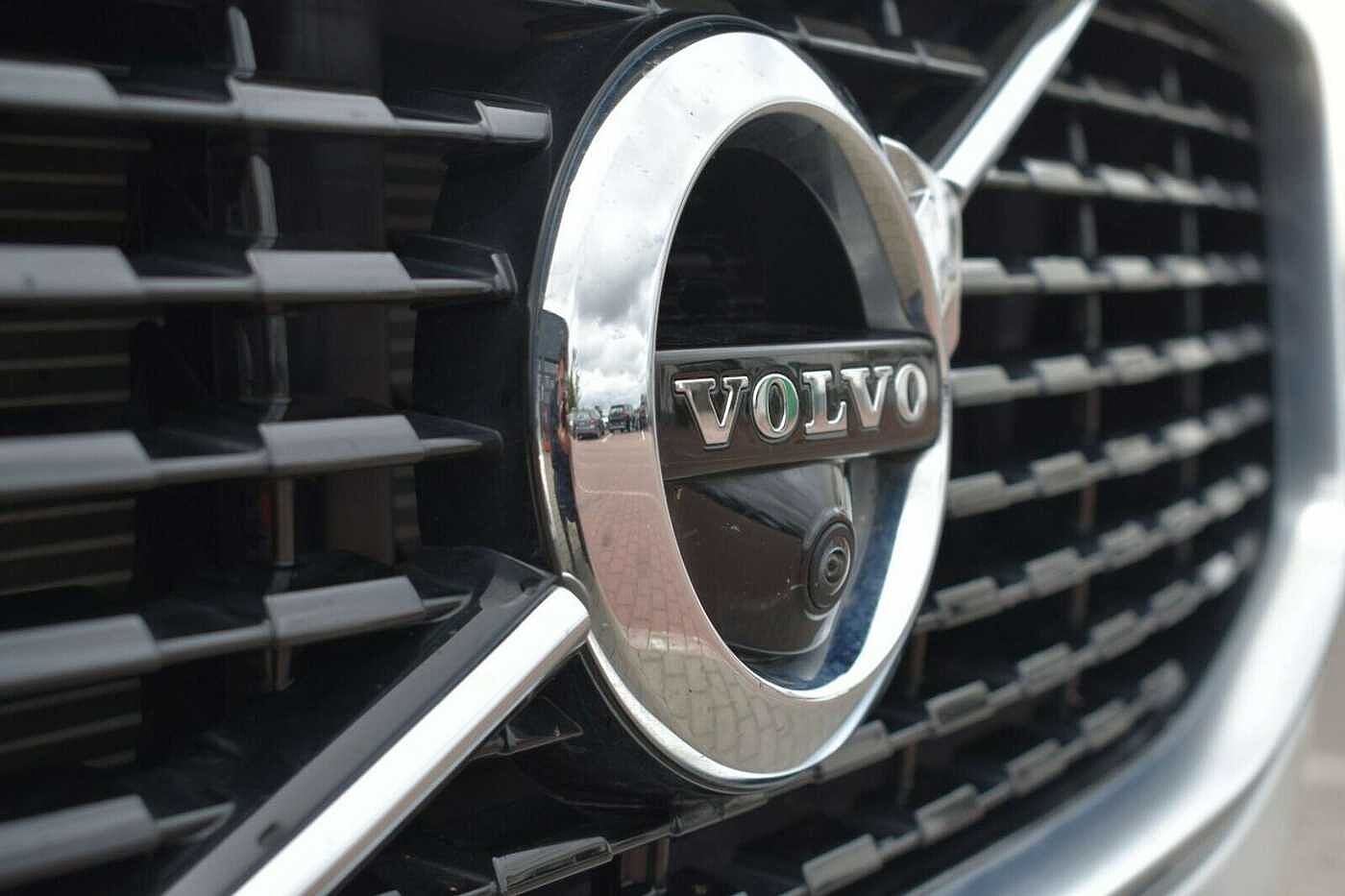 Volvo  T8 Twin Engine R-Design*360°*LUFT*AHK
