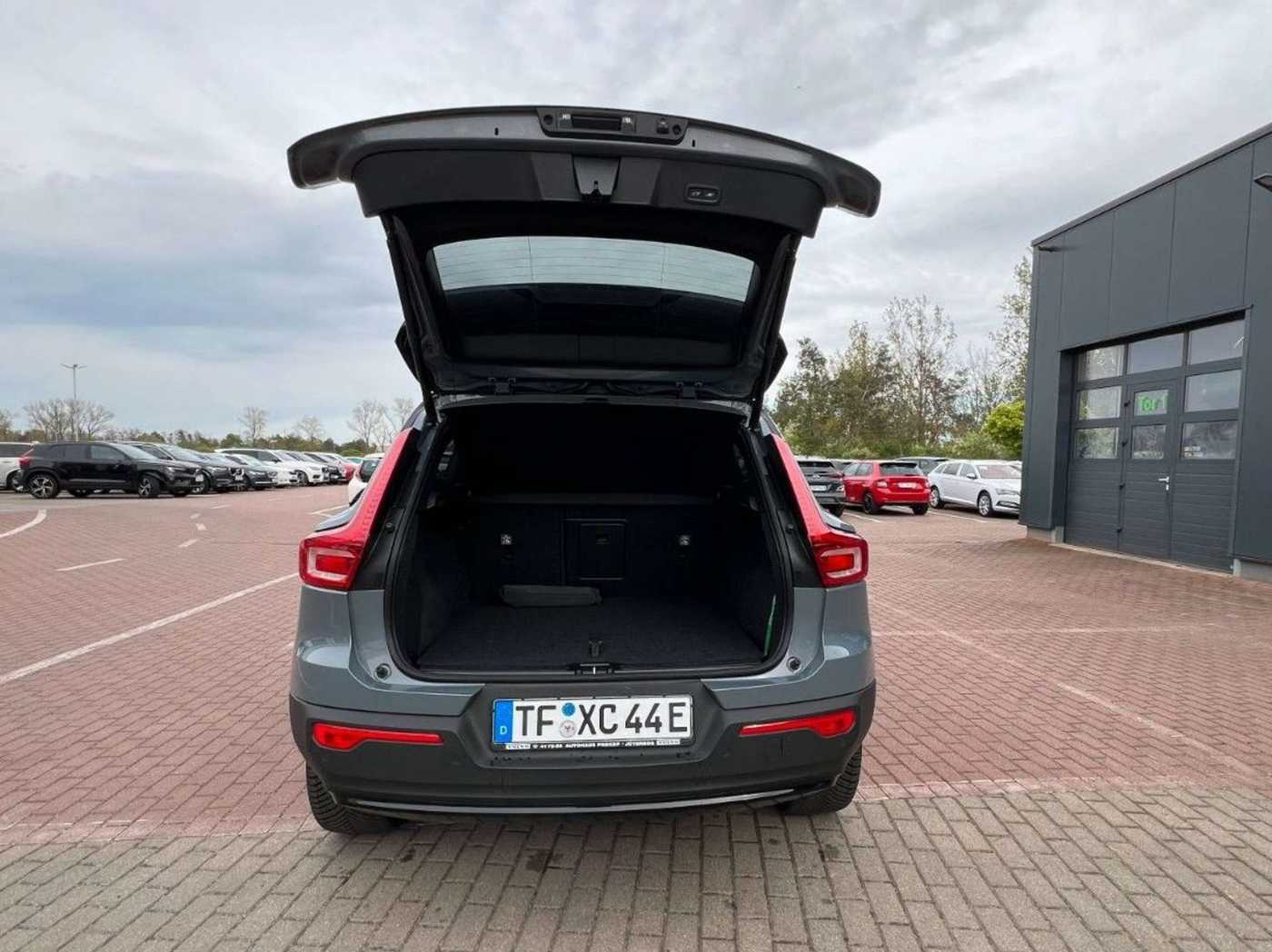 Volvo  Plus Recharge Pure Electric AWD