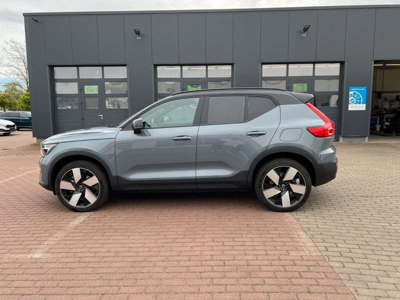 Volvo  Plus Recharge Pure Electric AWD