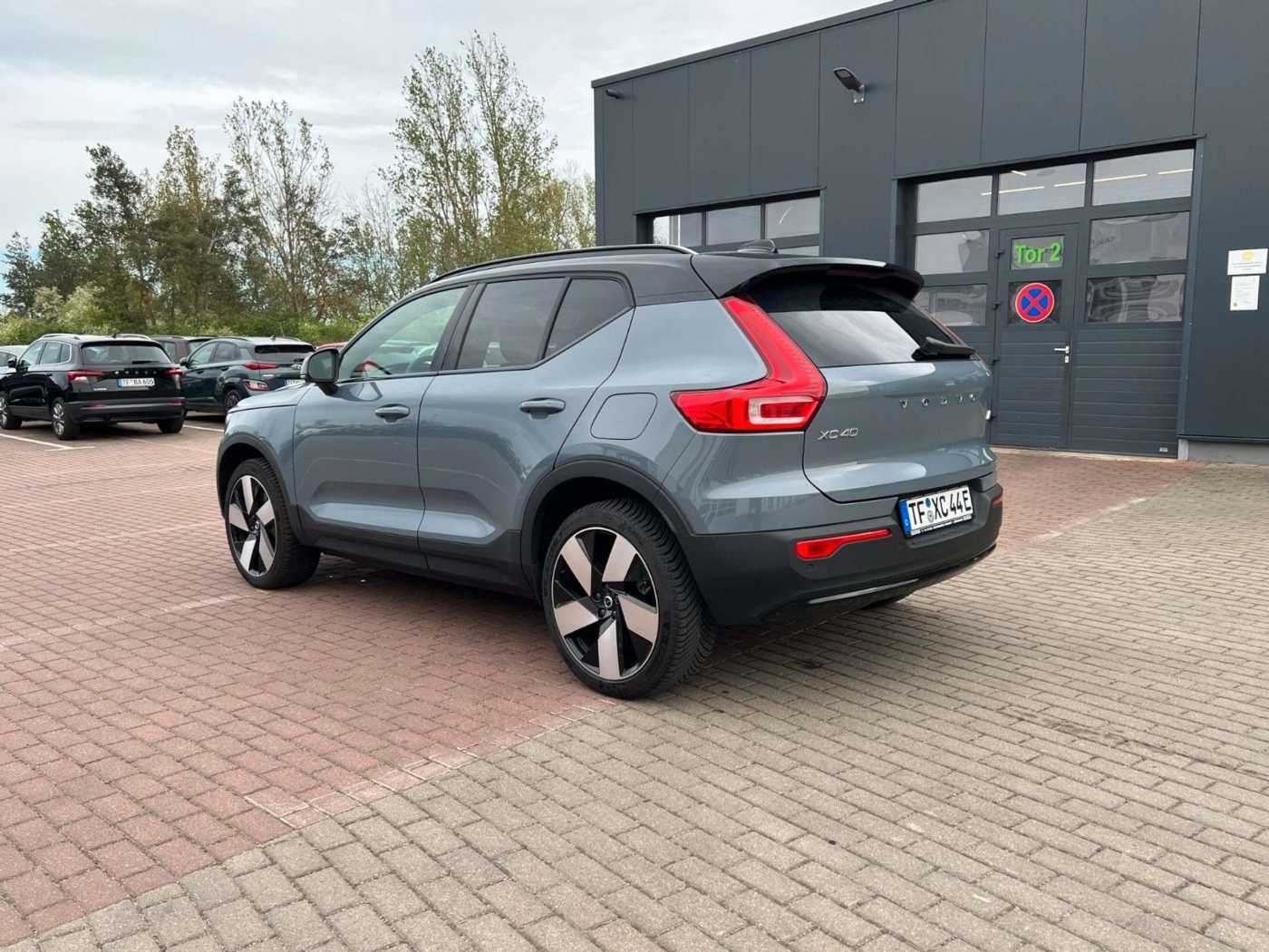 Volvo  Plus Recharge Pure Electric AWD