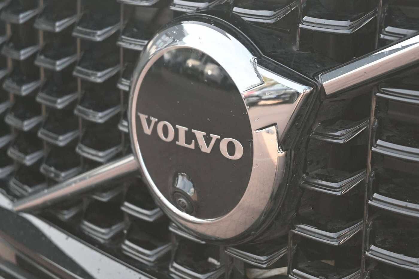 Volvo  Plus Dark AWD*360°*PANO*Luft*LED*STHZG*NAV*
