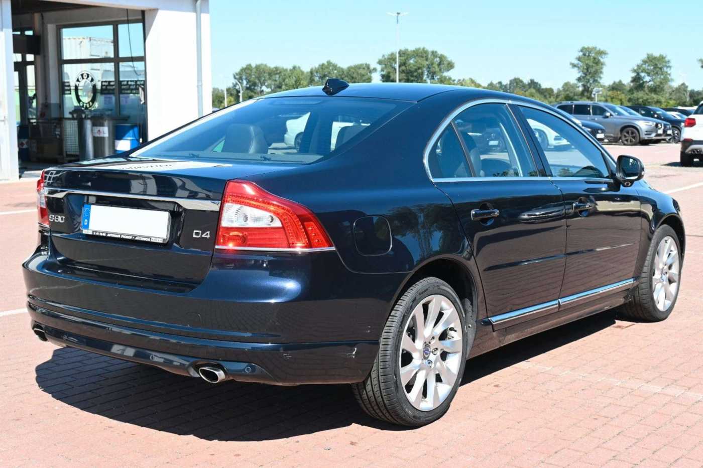 Volvo  D4 Mom*AT*ACC*NAV*SITHZ*PANO*XEN*MIETKAUF