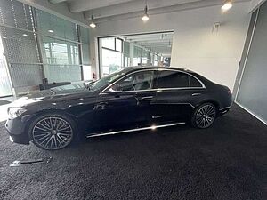 Mercedes-Benz  d 4MATIC Lang*AMG*Vollausstattung*on stock